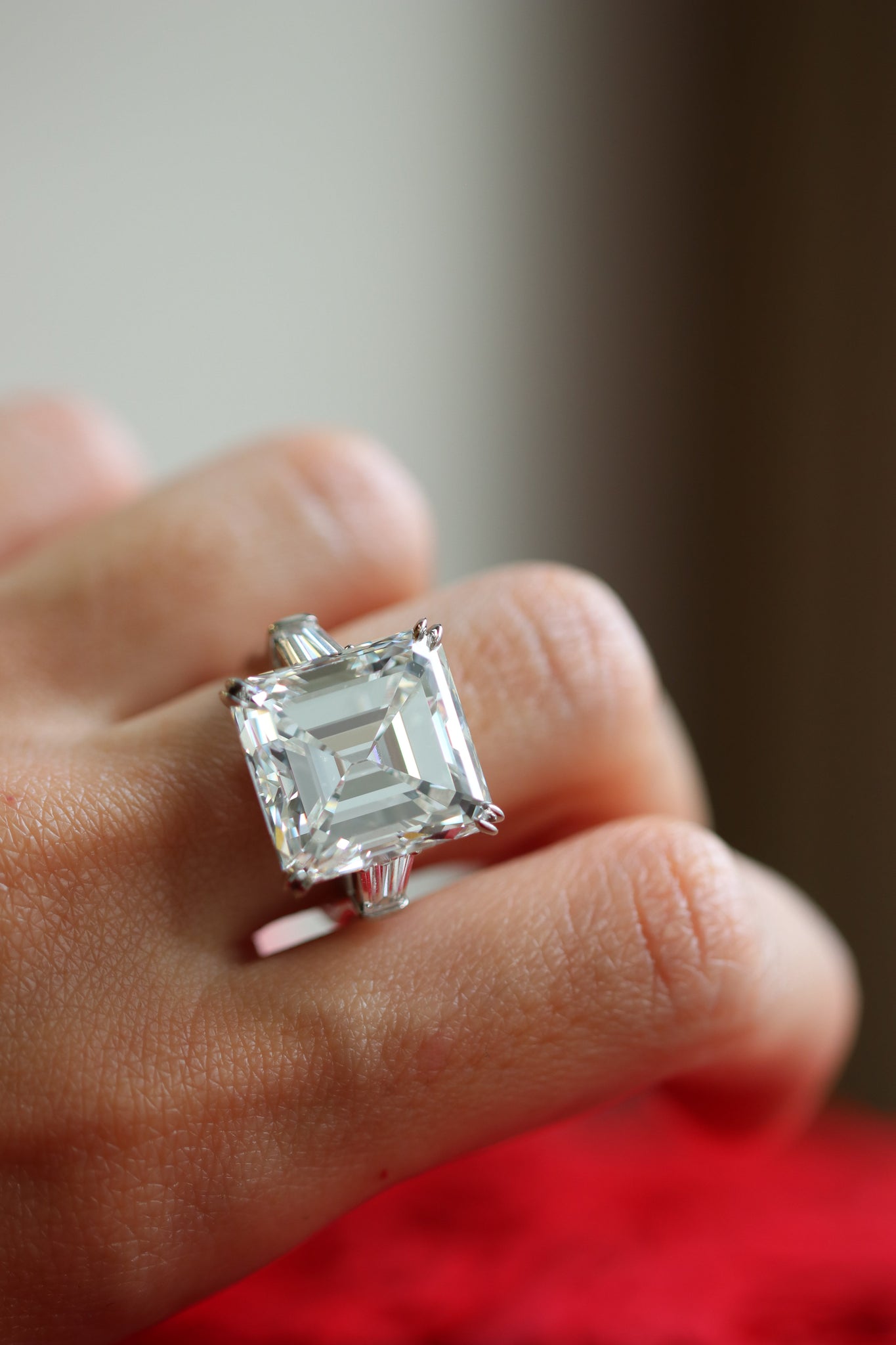 Differences Between a Wedding Ring and an Engagement Ring - Leviev