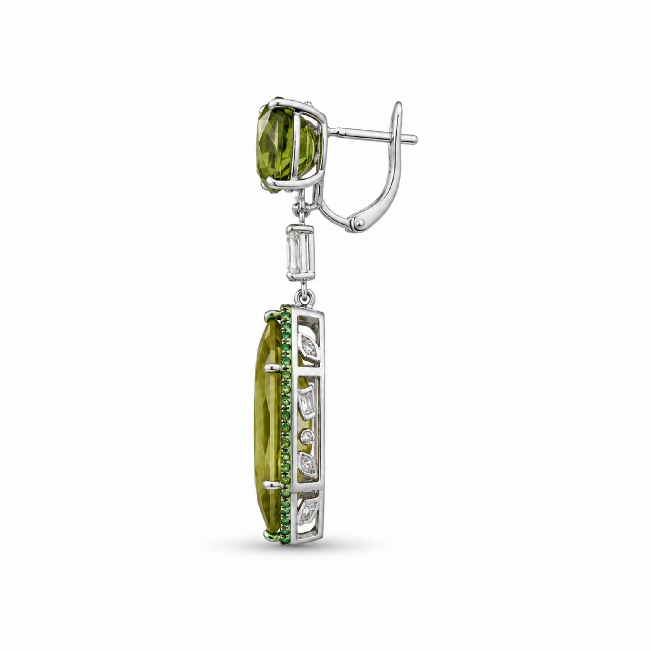 Isola Verde 32.19 Carat Diamond Drop Earrings in 18K White Gold