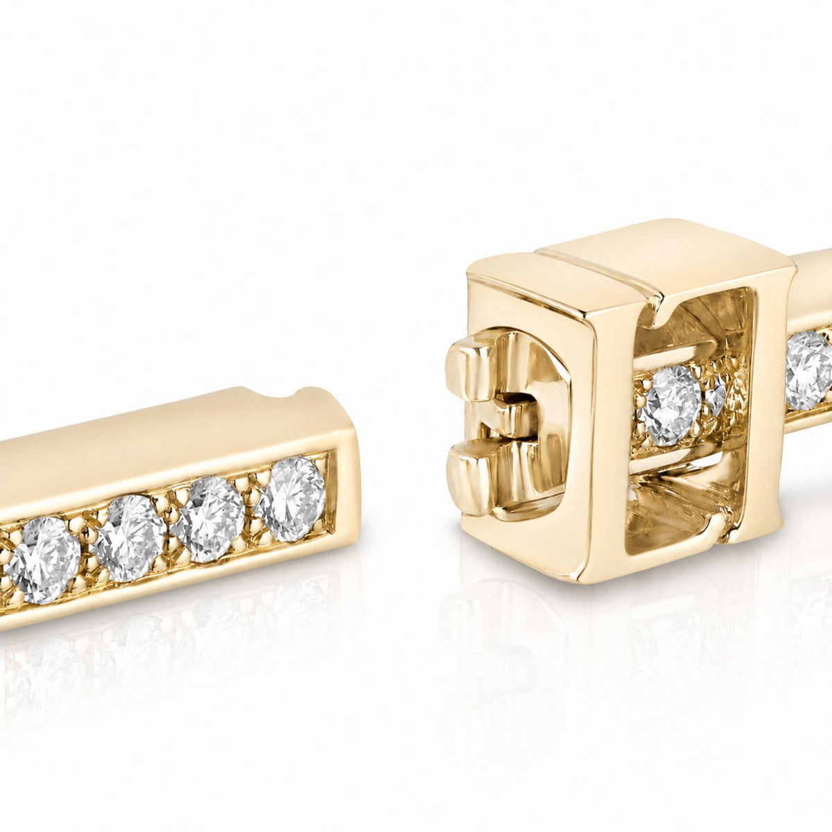 Luce Continua 1.68 Carat Diamond Bangle in 18K Gold