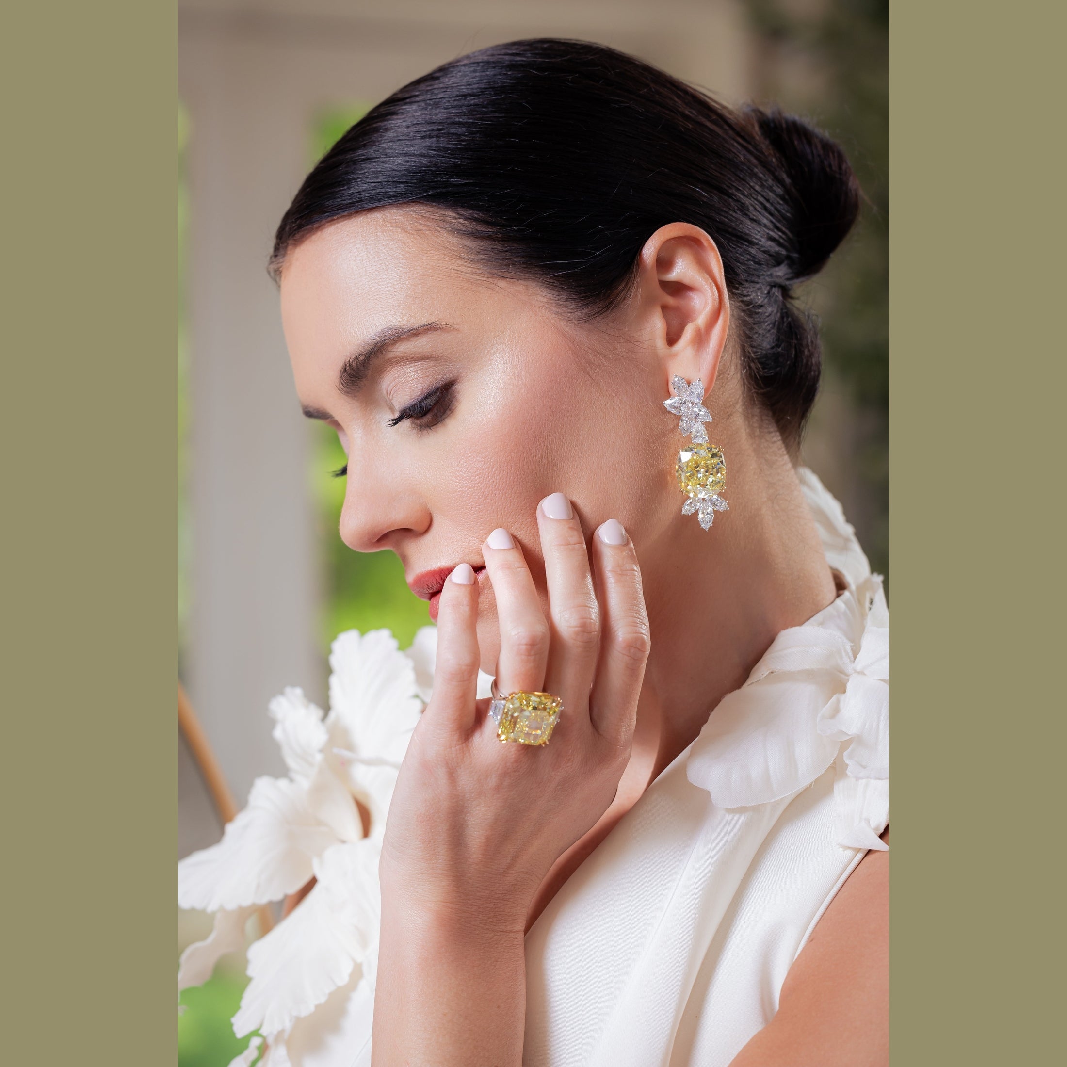 Radiant Cut Fancy Vivid Yellow Diamond Ring, 50 CT Leviev Rings Rings Leviev 