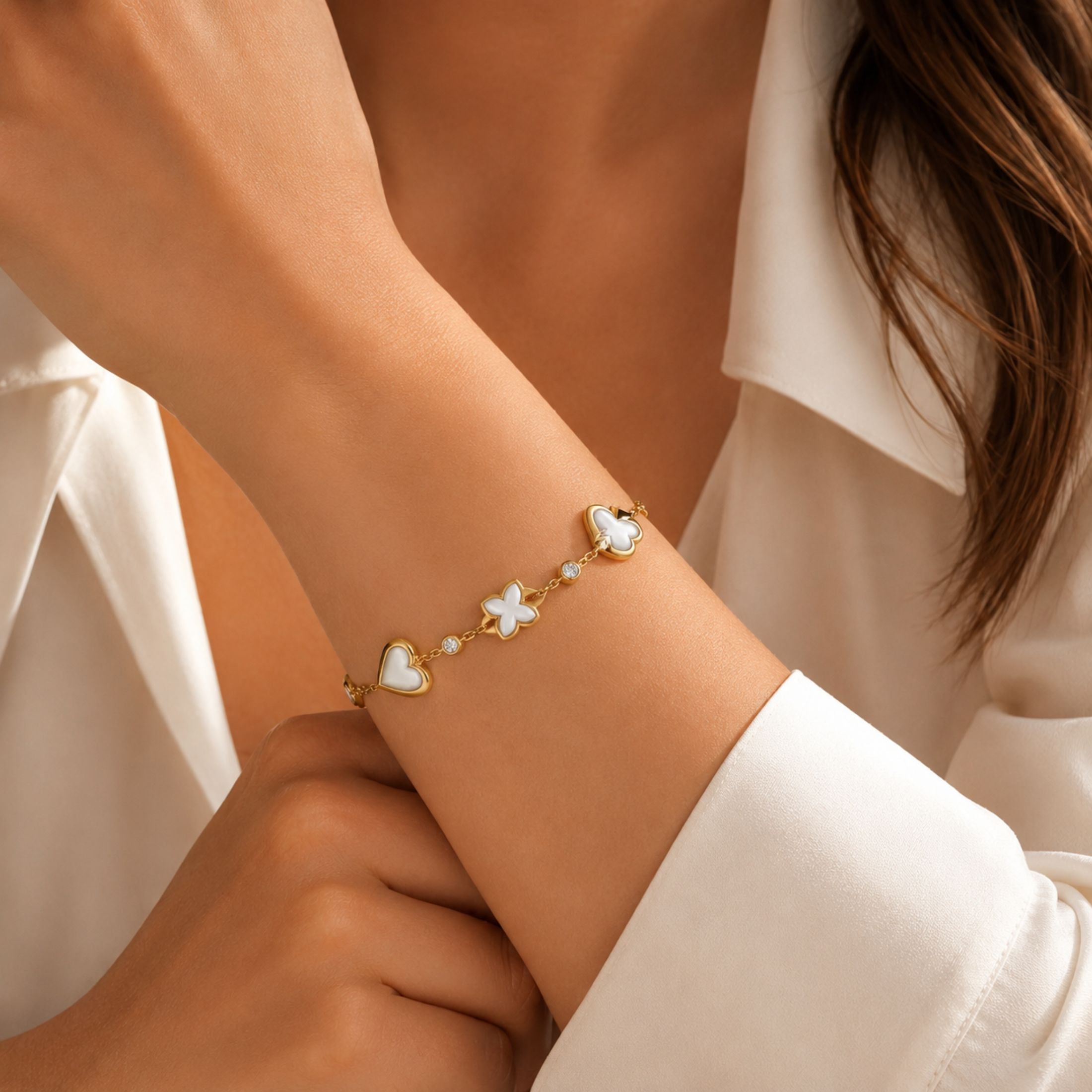 Royal Suite 16.24 Carat Mother of Pearl & Diamond Bracelet in 18K Gold