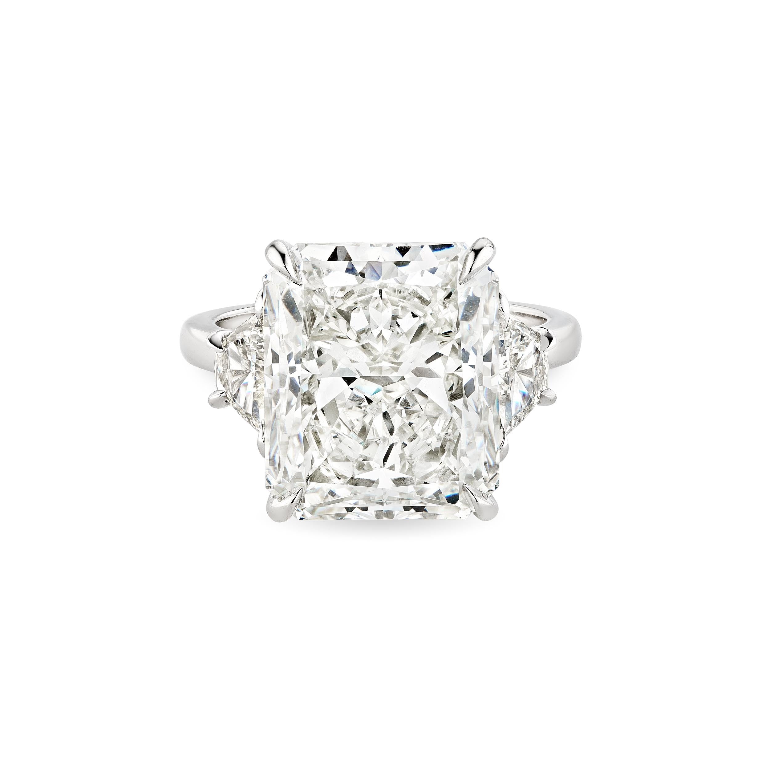 'Heavenly Serenade' Platinum Round Cut Diamond Ring, 13.3 CT - Leviev